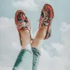 Élégance en bord de mer : comment porter chaussures bateau et mocassins au port du Chichoulet